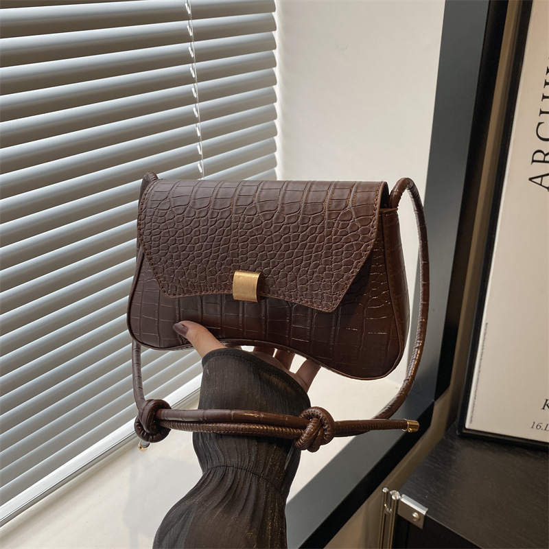 Bolsos debajo de las axilas para mujeres 2024 nueva moda bolsos de viaje de moda universal bolsos de hombro de alto nivel bolsos de nicho