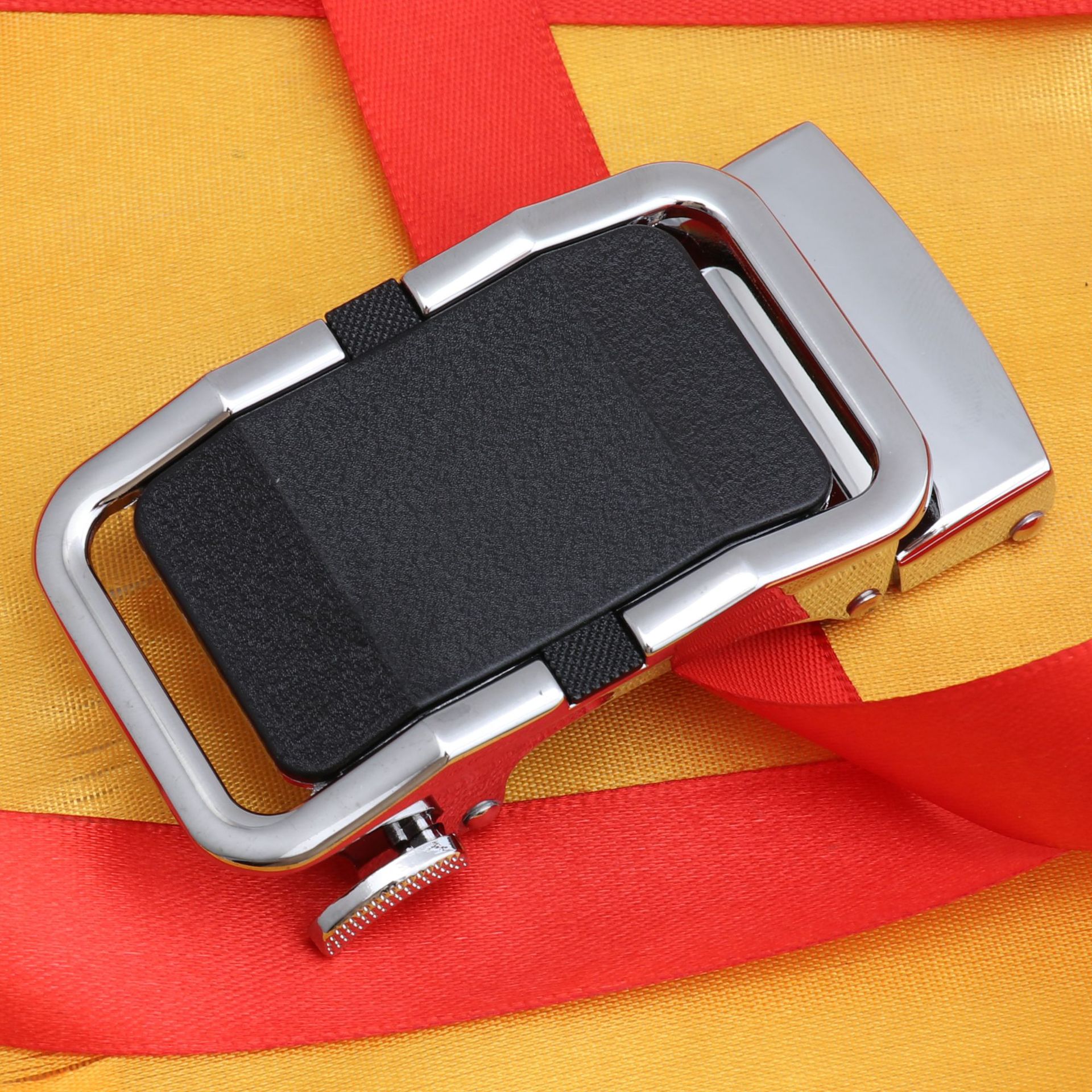 Hongsheng fábrica 4,0 primavera cinturón hebilla automática hebilla esmerilado hebilla de cinturón de los hombres Aleación de superficie negra hebilla de dos piezas