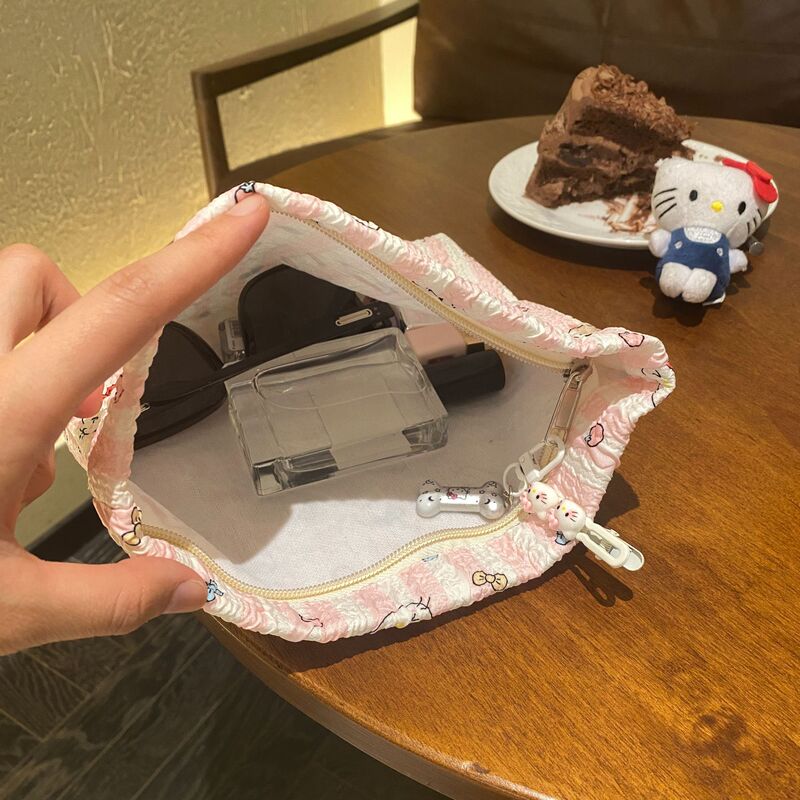 新型の韓系の大容量の百合の手はカバンを持ってかわいい女子学生の手を持って外に買い物に出かけます。|undefined