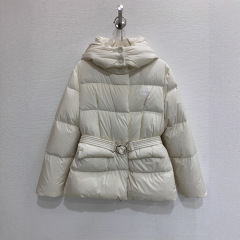 2025年南油秋冬Miu*新款90白鹅绒外套字母印花logo收腰连帽羽绒服