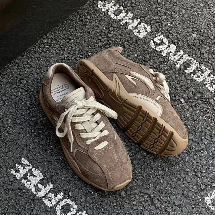 2026 primavera y otoño nuevos zapatos anti-deslizante con suela gruesa, zapatos deportivos ociosos de mujer con suela de durian