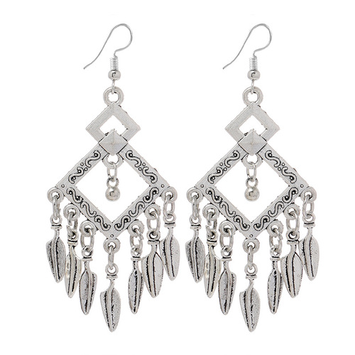 Retro ethnic style Tibetan silver tassel earrings for women, long style, versatile earrings, fashionable and personalized holiday earrings
