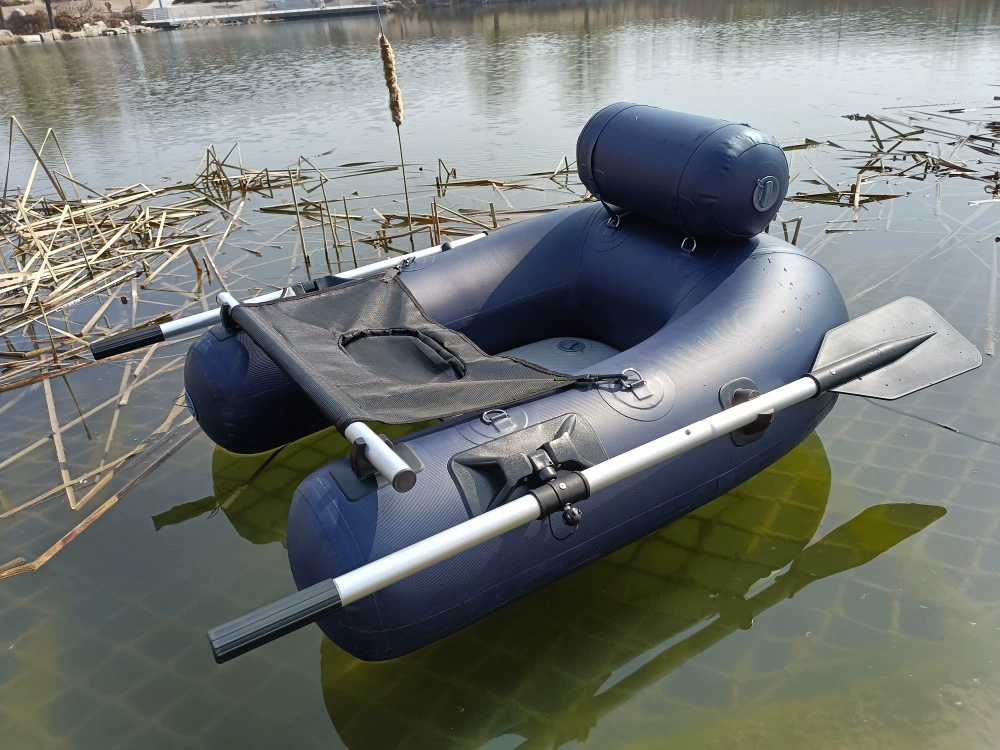 Одноместная рыбацкая лодка для рек, озер и водохранилищ, удобная для переноски с надувной подушкой для каяка.