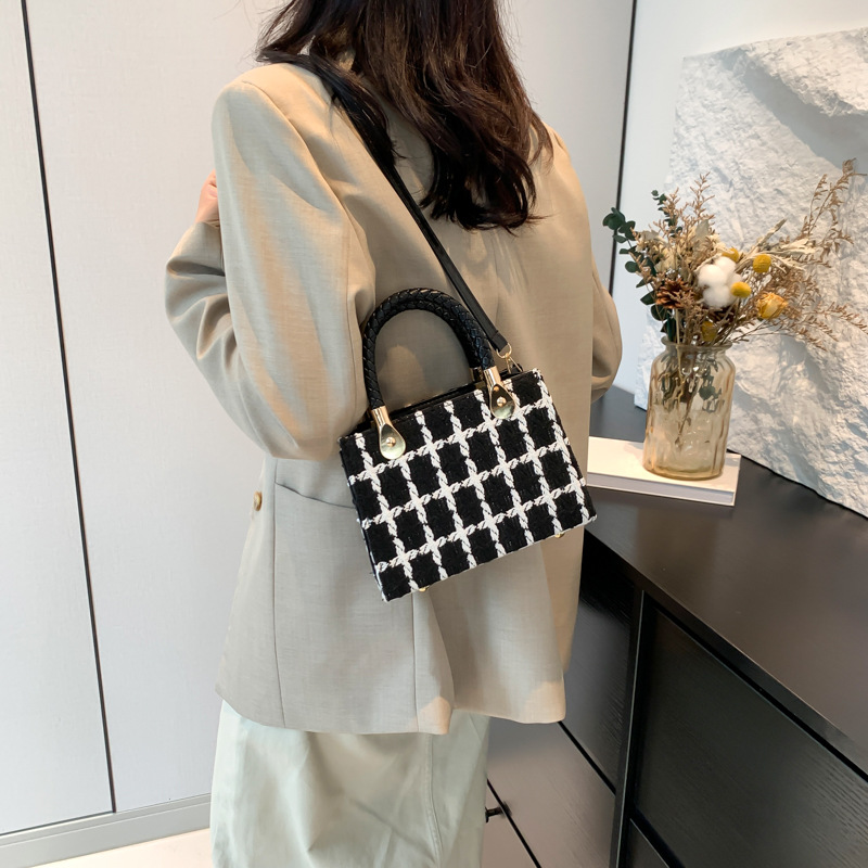 Diseño de tela de tela portátil Daffy bolso para mujeres 2024 nueva moda primavera y verano bolso de hombro