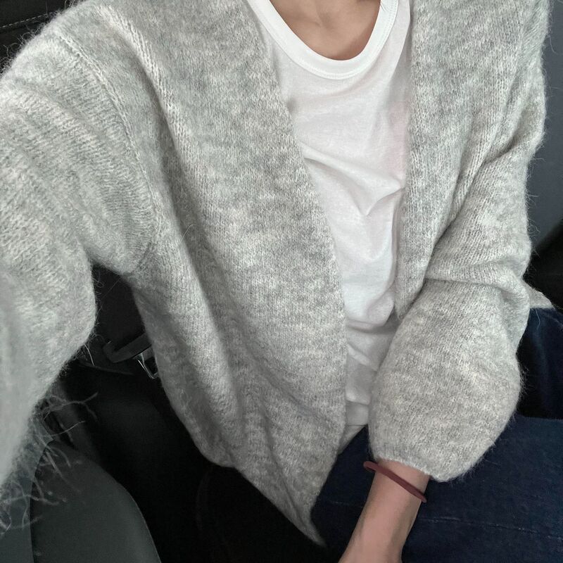 Korean-style soft and cozy gray knitted cardigan sweater for women, loose and versatile outerwear for early autumn Korean-style soft and cozy gray knitted cardigan sweater for women, loose and versatile outerwear for early autumn