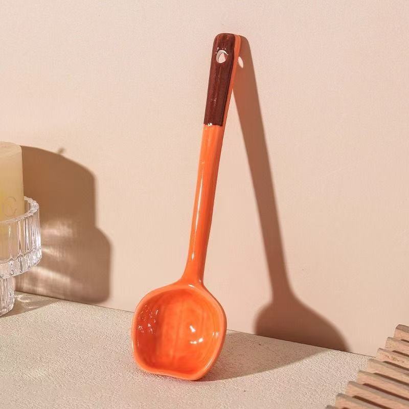 Cucharas de calabaza de cerámica creativa encantadora cucharas de fresa cucharas de postre cucharas de mango largo cucharas de alto valor
