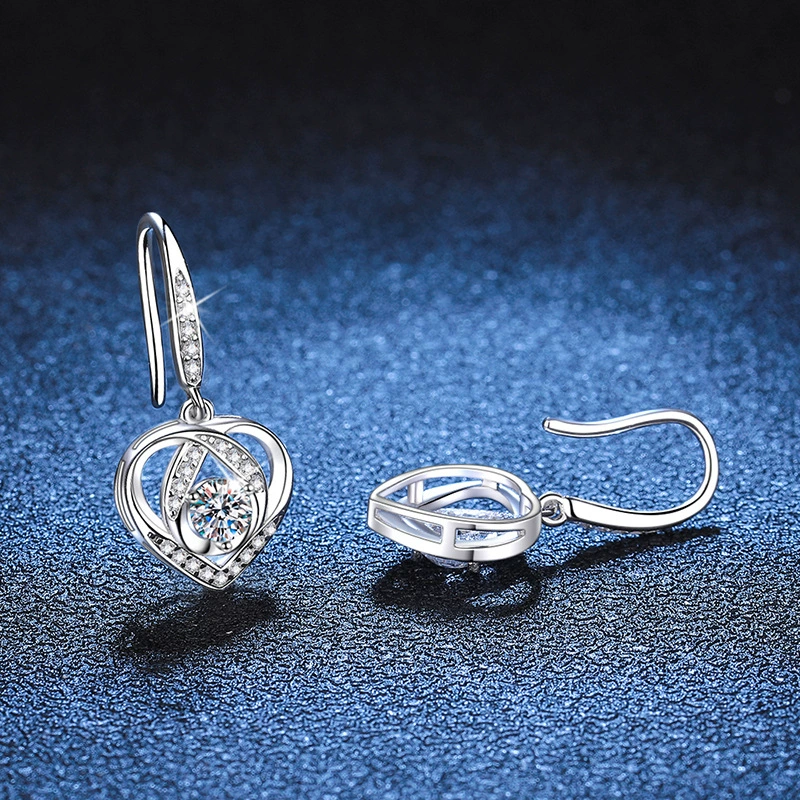 Earrings heart shaped, 0.6 carat