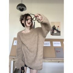 韓国版の一字の襟はゆったりしています。