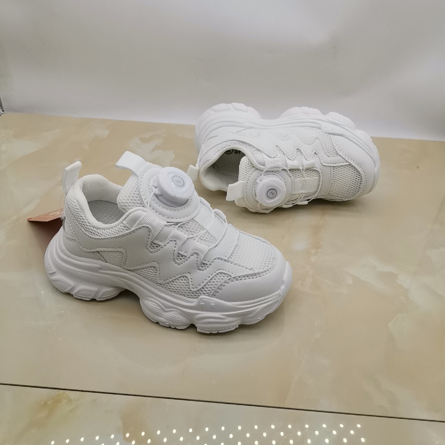 Zapatos blancos de doble red zapatos deportivos para niños botones giratorios zapatos casuales para niños zapatos de malla para niños