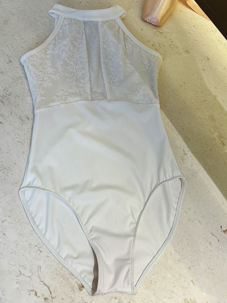 植毛体操服は首のバレエダンス服を掛けます。