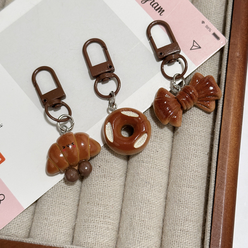 New Style Realistic Imitation Alkaline Water Bread Keychain, Fun Backpack Pendant, Gift for Classmates, Small Accessory Pendant Wholesale