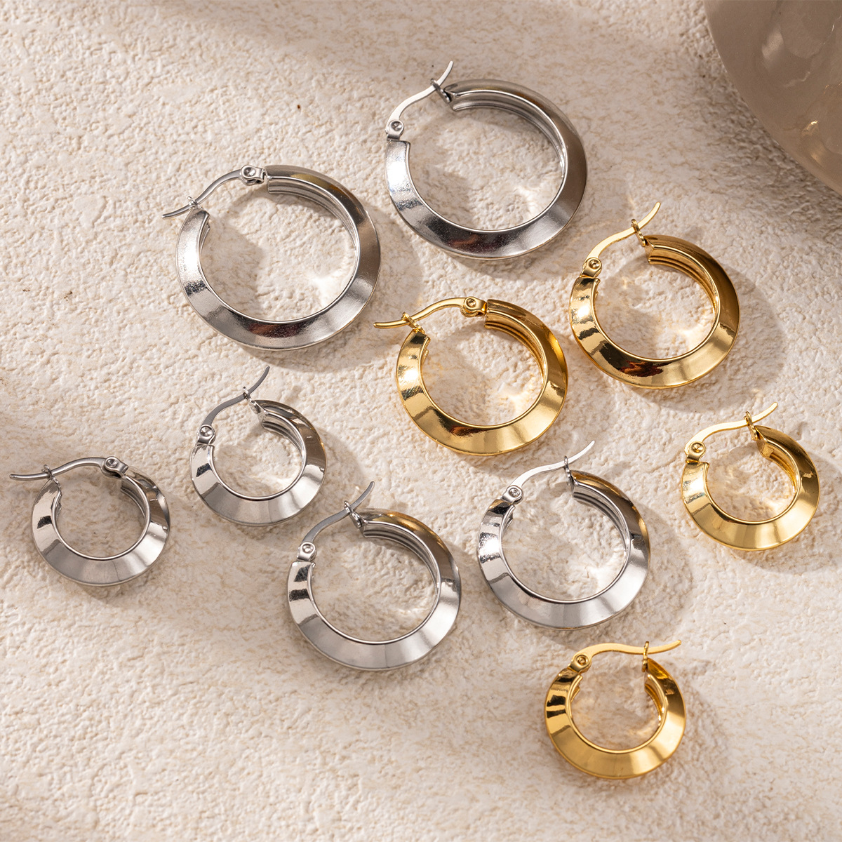 TENA europa y americana pendientes de acero inoxidable lujoso ligero de alto nivel de diseño versátil oro y plata pendientes de doble color joyería explosiva transfronteriza