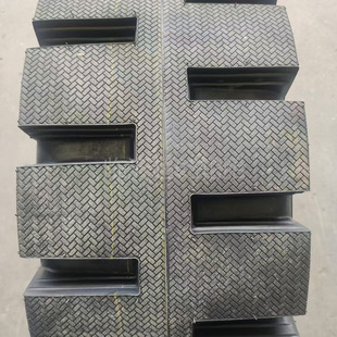 Wholesale Outlet Semi-Solid 20.5/70-16 Wear-Resistant, Puncture-Resistant and Non-Slip 20.5-16 Engineering Forklift Tires