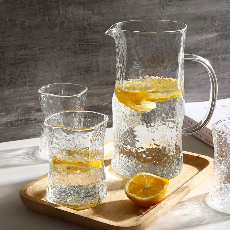 With a forged pattern glass transparent teapot