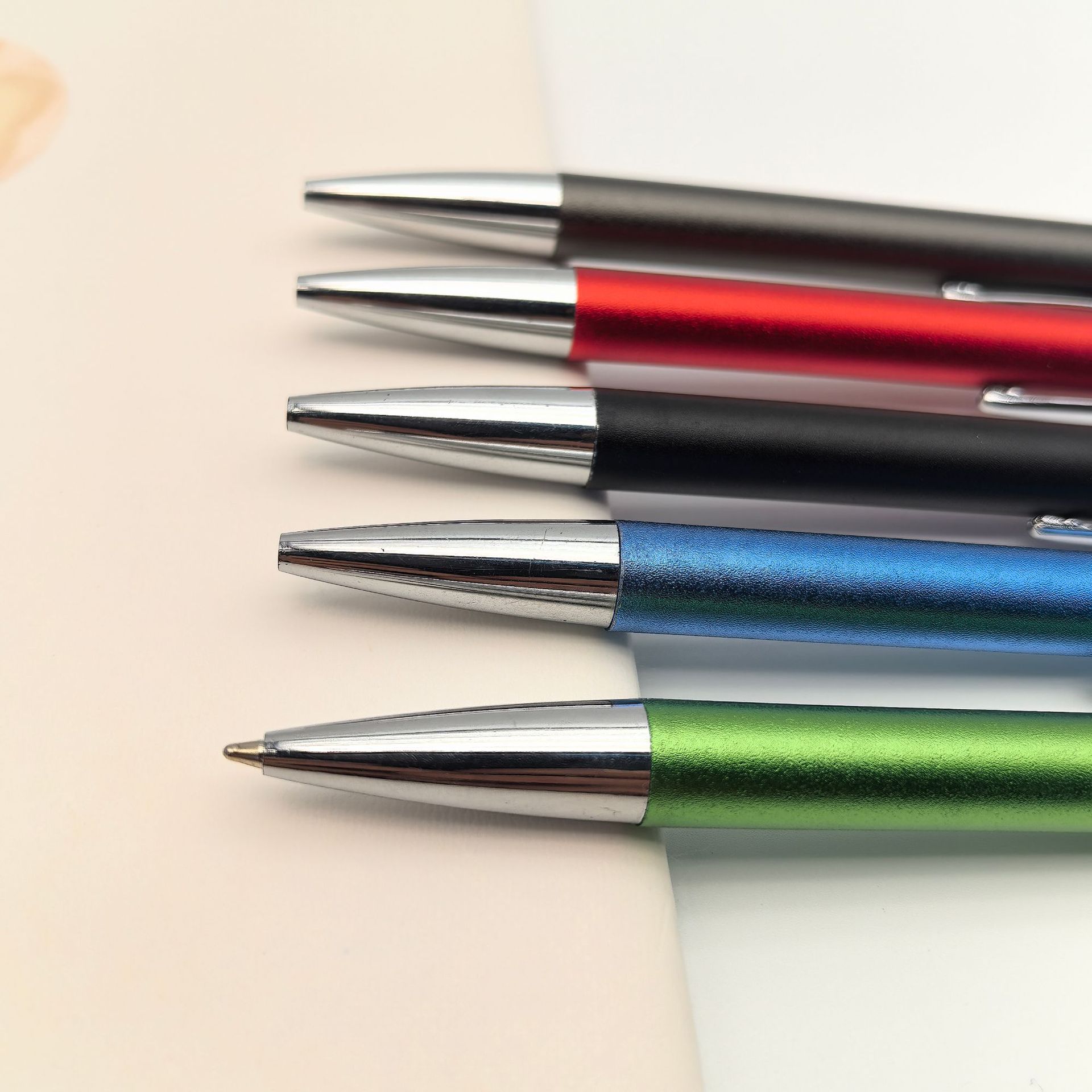 Bolígrafo de metal al por mayor aluminio esmerilado bolígrafo de regalo creativo bolígrafo personalizado logotipo de color láser