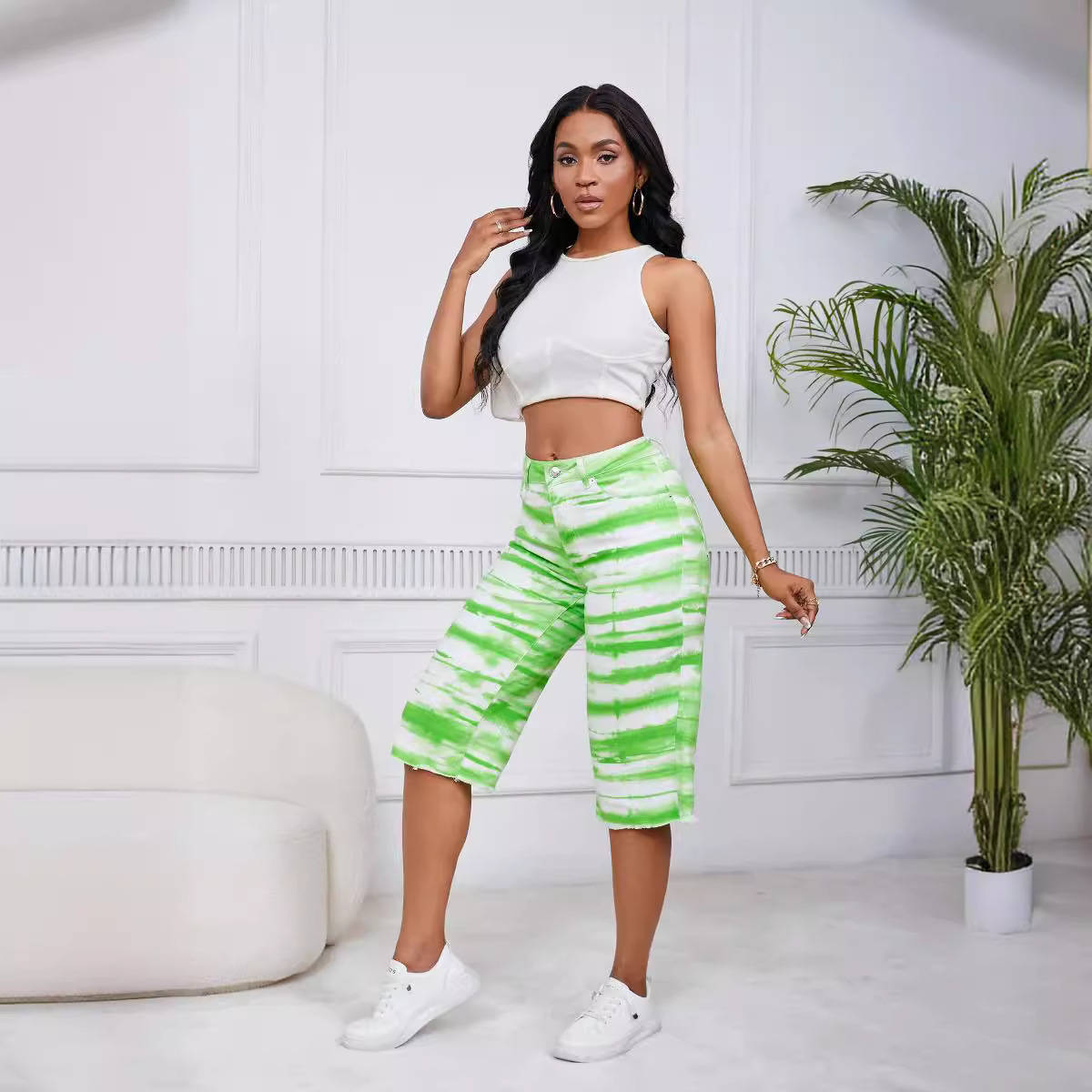 Pantalones capri vaqueros tie-dye de cintura media estilo europeo y americano para mujer, estilo casual adelgazante con borde deshilachado para el verano 2026, en stock para entrega rápida. image 4