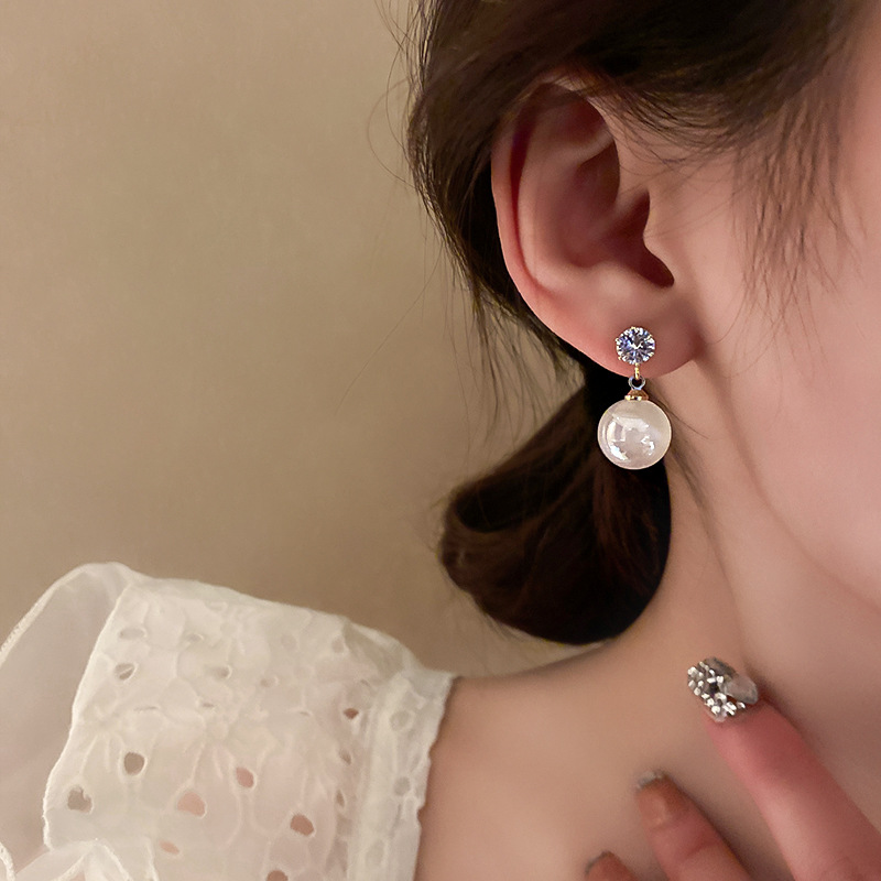 1 Pair Retro Fish Tail Alloy Inlay Artificial Pearls Rhinestones Women's Earrings display picture 5