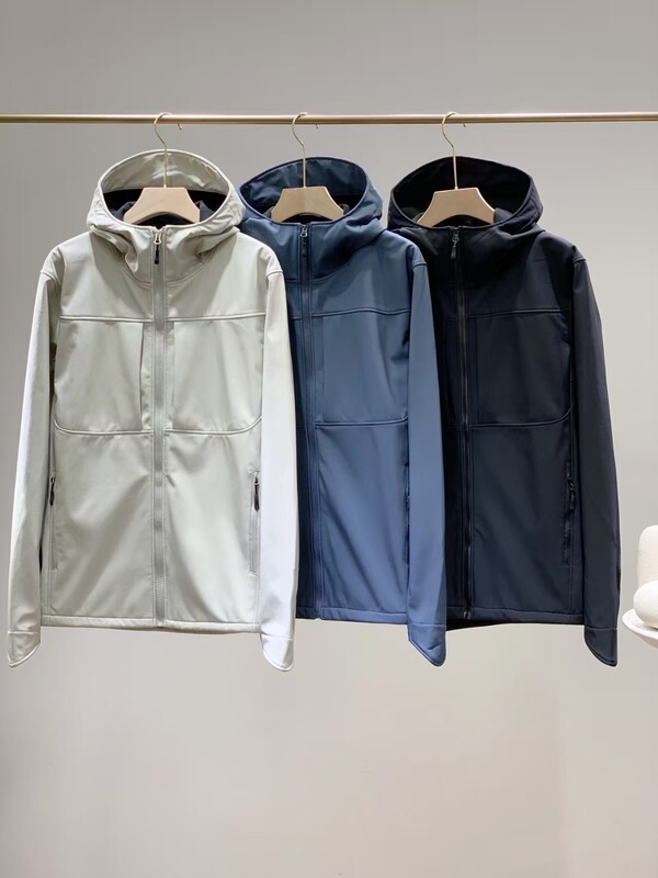 Outdoor Autumn and Winter Men's Hooded Jacket Windproof Waterproof Warm Jacket Soft Shell Fully Glued Sports Casual Jacket