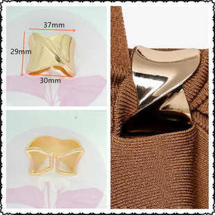 Ӿ�b�Ͻ�����B�Ӽ��r��Ů�bë�����I�ں������y���β�Ҏ�t������