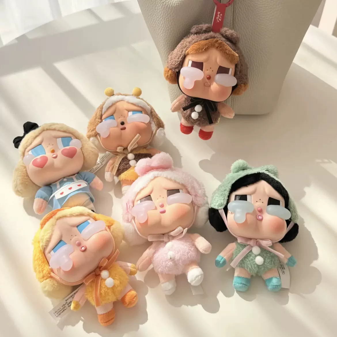 CRYBABY眼泪工厂系列搪胶脸毛绒儿童盲盒泡泡玛特哭呀盲盒哭娃哭
