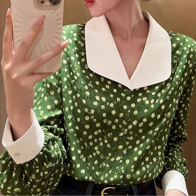 French Retro Hong Kong Style Doll Collar Polka Dot Shirt for Women, Long-Sleeved Design, Niche Green Top, Women's Retro Fashion