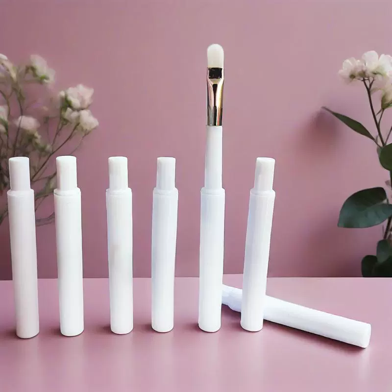带盖唇刷便携式一次性唇刷迷你唇刷新款小唇刷美妆化妆刷厂家现货