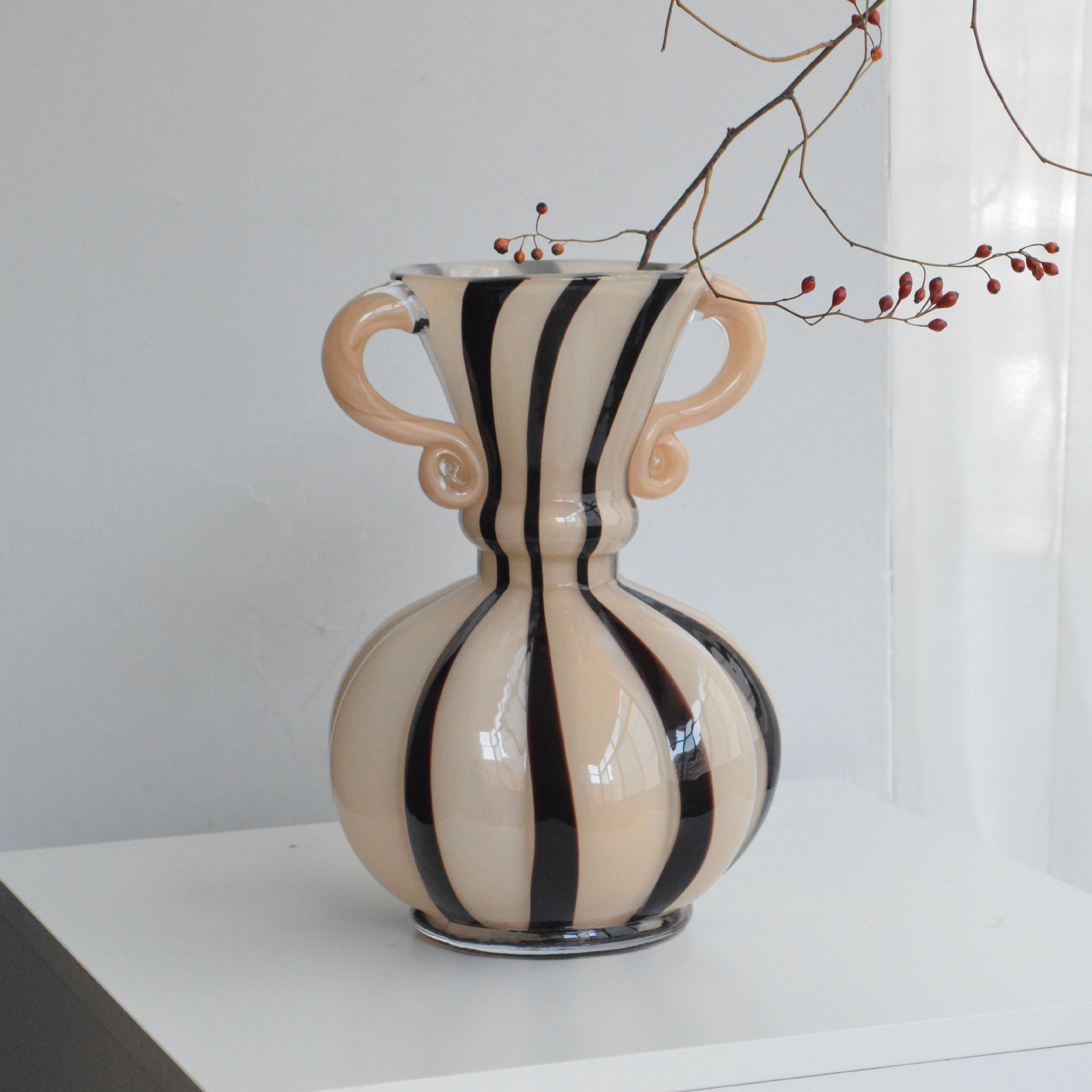 Piccolo vaso in vetro Fenton dipinto a mano in stile vintage francese con decorazioni delicate, accessori di alto valore_voghion.com