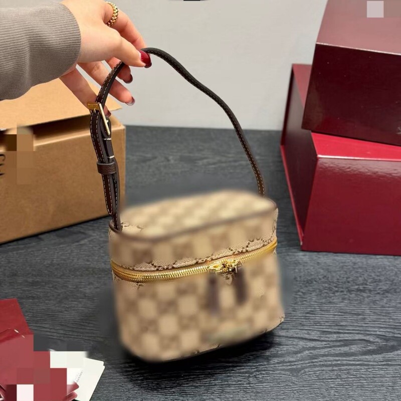 Gucci fashion printed square box bag, shoulder handbag, crossbody bag, vintage stylish monogram cosmetic bag for women, light luxury Gucci fashion printed square box bag, shoulder handbag, crossbody bag, vintage stylish monogram cosmetic bag for women, light luxury