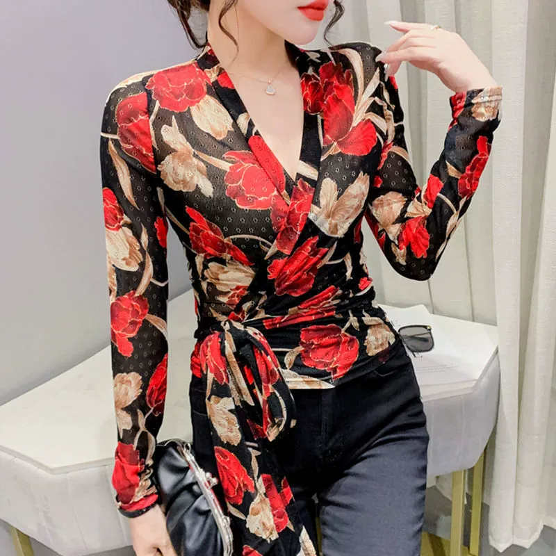 Солнцезащитная рубашка с длинными рукавами и низом Элегантный женский топ с V-образным вырезом Узкий приталенный сетчатый топ со шнуровкой и принтом
