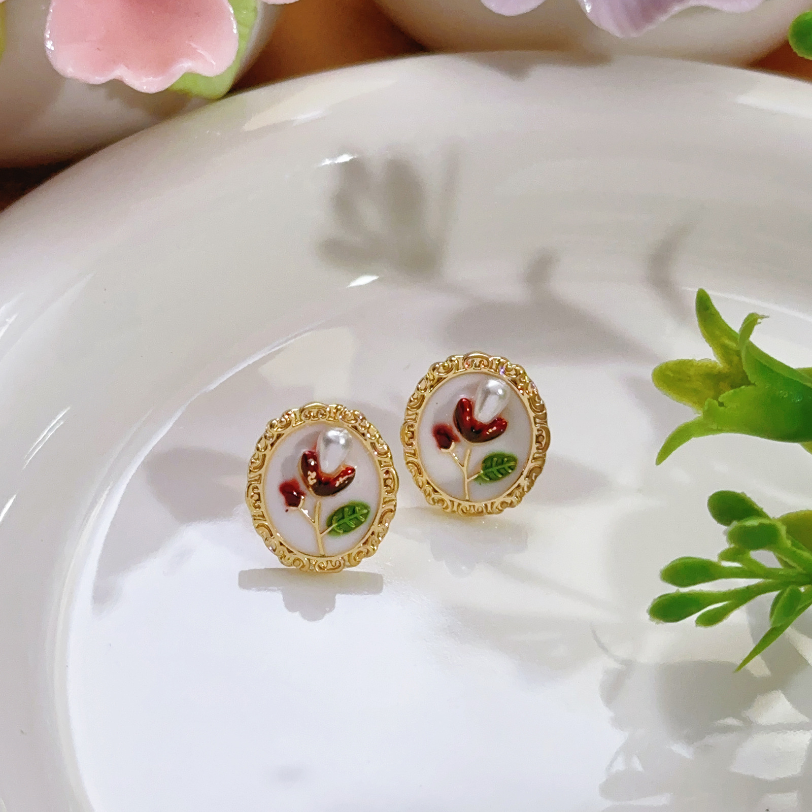 Pendientes de perlas Zhuji, temperamento blanco francés, pendientes antiguos, desplazamientos diarios, lujo ligero, joyería de orejas de alta gama al por mayor