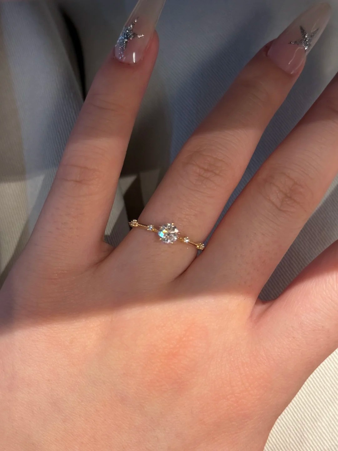 Glittrande designer ring för kvinnor, elegant och bekväm_voghion.com