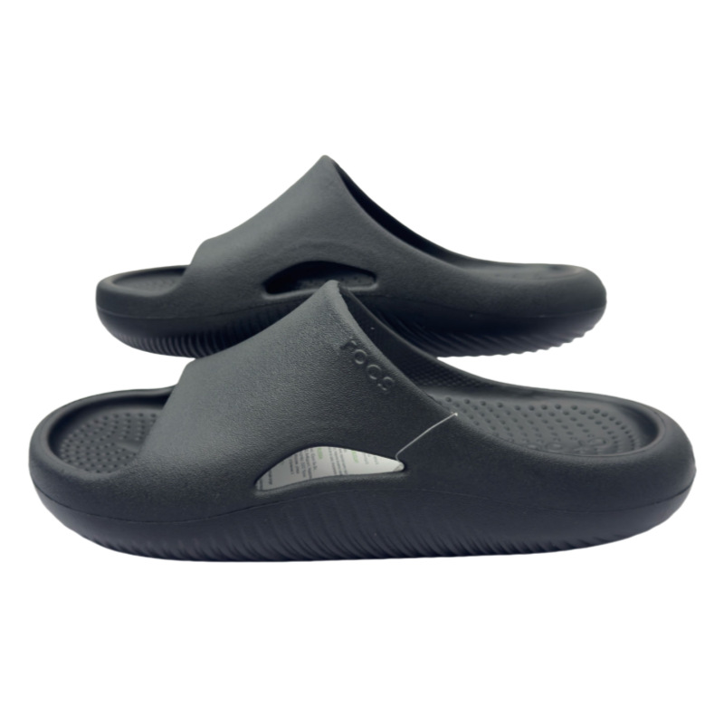 Las mismas zapatillas de pan de la casa de tarjetas cruzadas, zapatillas de una palabra, las parejas masculinas y femeninas, zapatillas frías antideslizantes y transpirables para el hogar, se usan fuera.