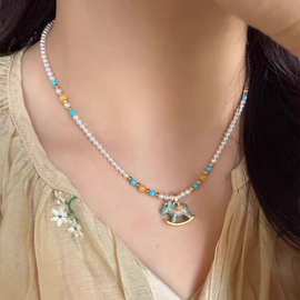 爆款轻奢设计感手工串珠珍珠项链小众多巴胺色珐琅木马吊坠锁骨链