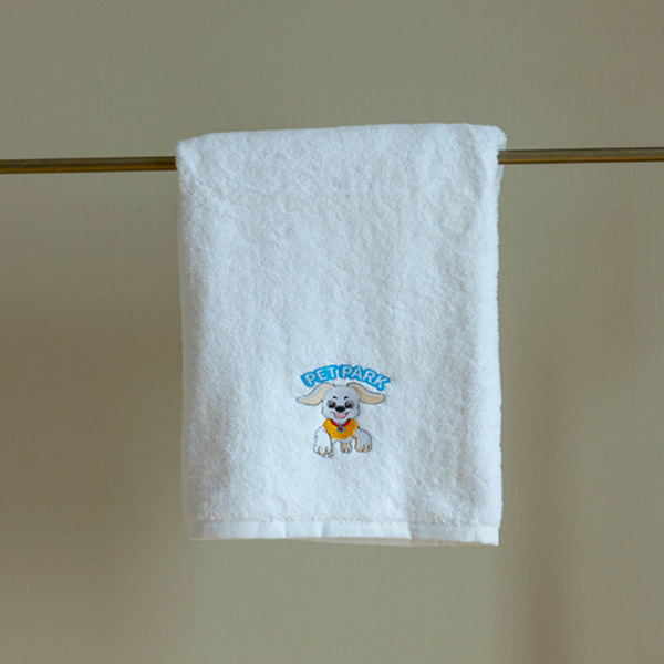 Hotel diseño de la habitación entre padres e hijos hotel para niños lindo tema de dibujos animados para mascotas decoración de la habitación familiar cama cubierta cama cola toalla almohada