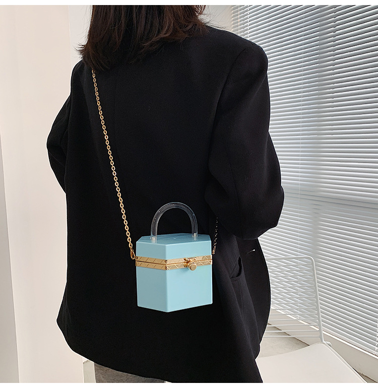 Fashion Solid Color Metal Chain Bag display picture 5