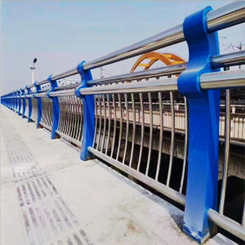 不锈钢桥梁防撞护栏河道景观灯光高架桥隔离栏杆碳素钢复合管立柱