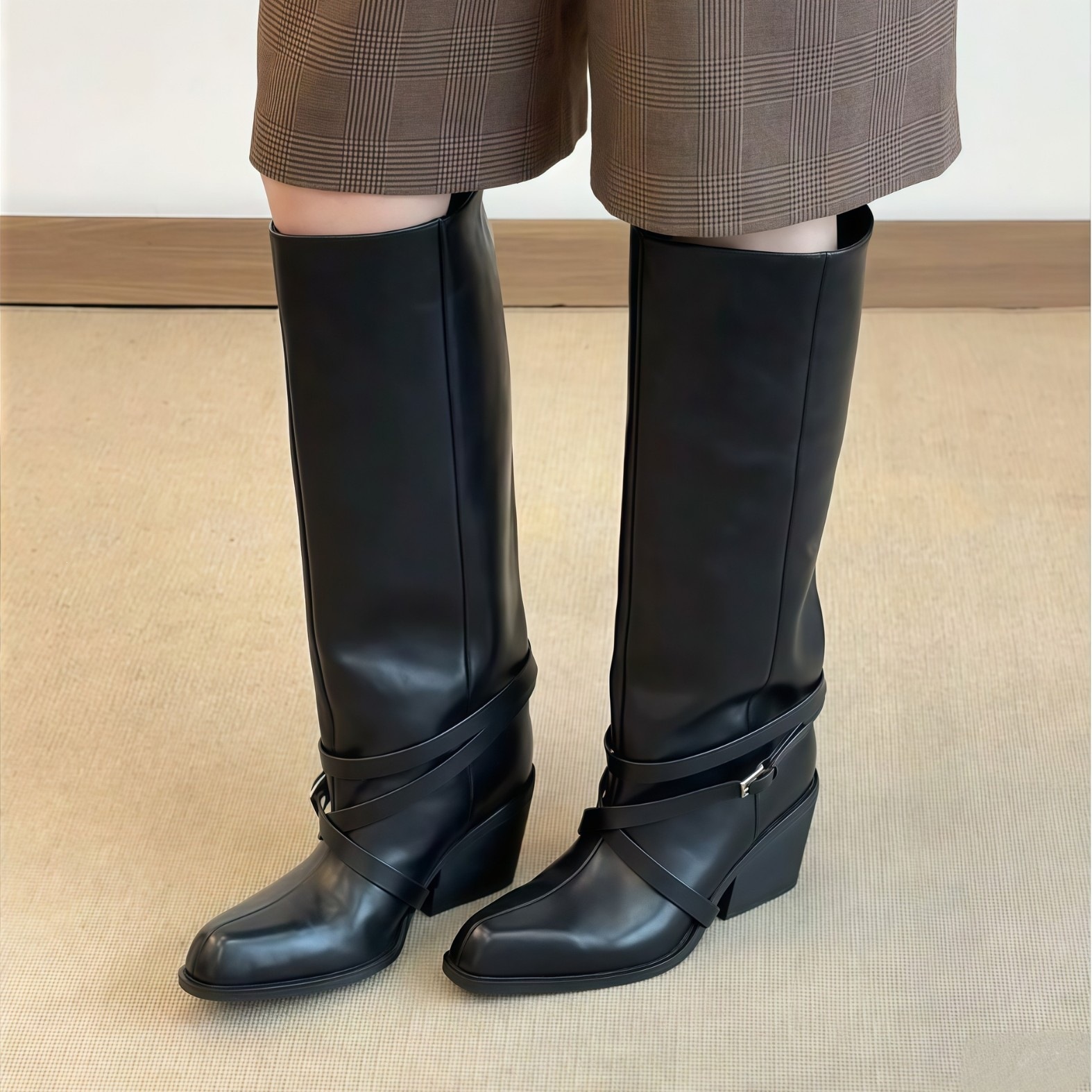 Winter fashionable high boots