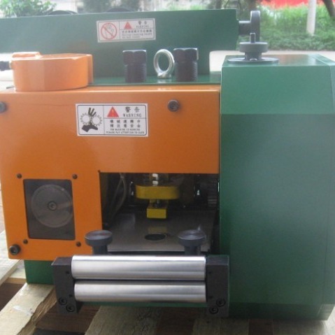 直销齿轮送料机   高速滚轮送料机  夹式送料机   精密送料机