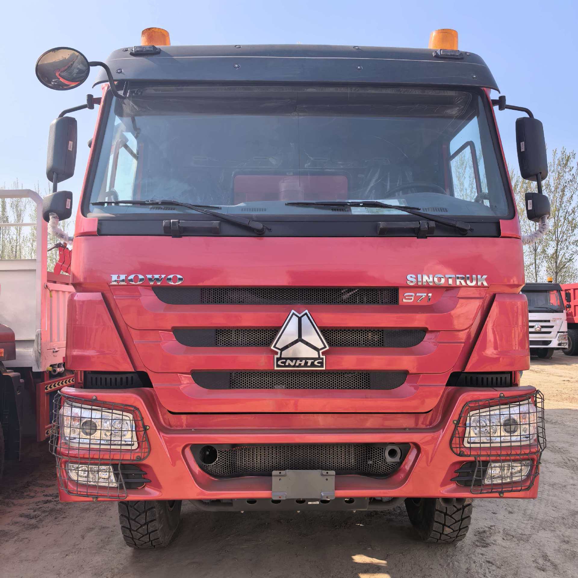 Cross-Border Export of Sinotruk Howo 8X4 Dump Trucks with Weichai Engine, African Howo 8X4 Dump Trucks