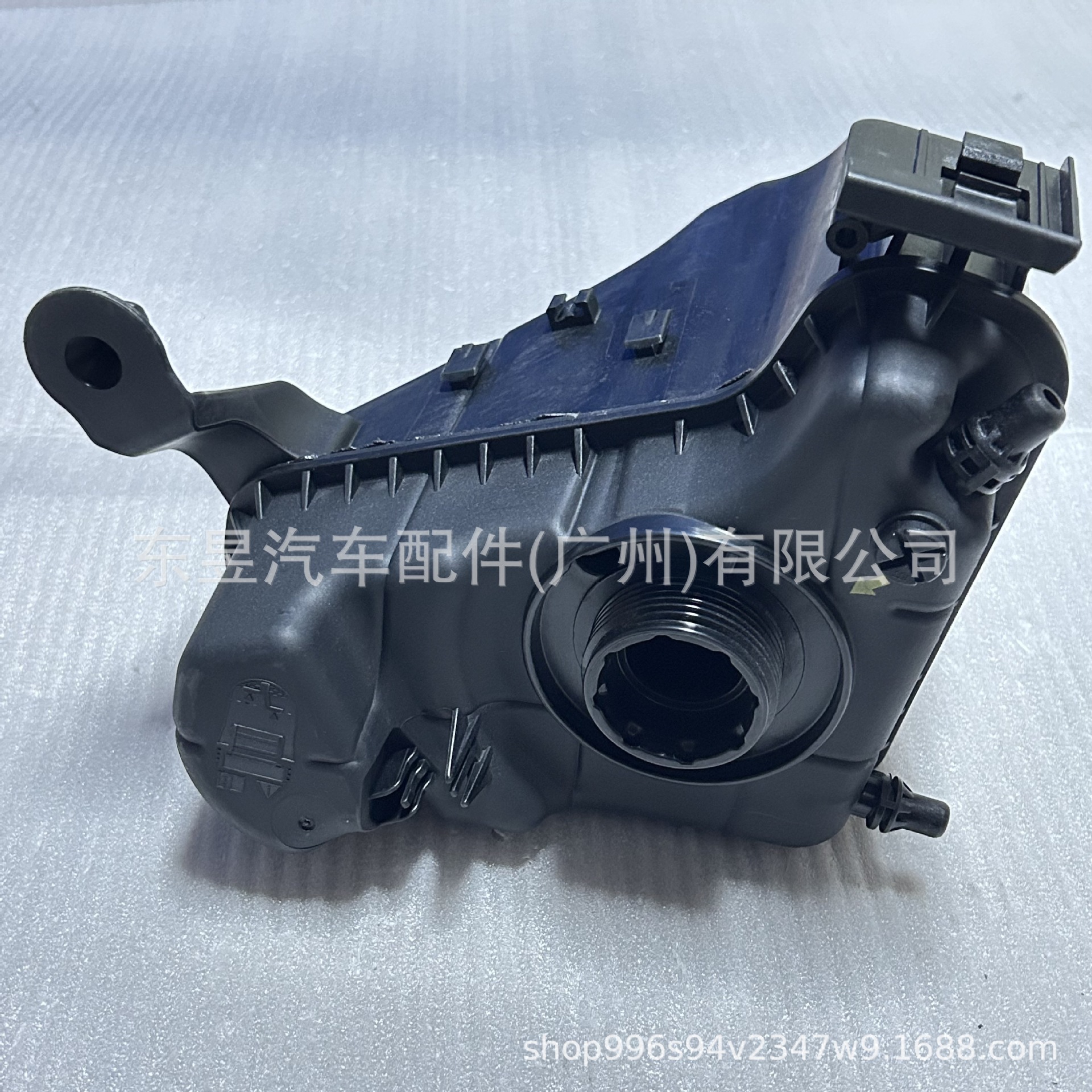 Suitable for BMW B48 B20 auxiliary water tank expansion tank 17138677649 17138617044