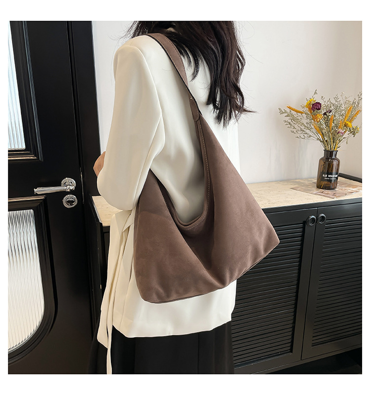 Retro casual commuting large-capacity bag for women, 2024 new autumn and winter suede tote bag, niche casual single-shoulder bag undefined