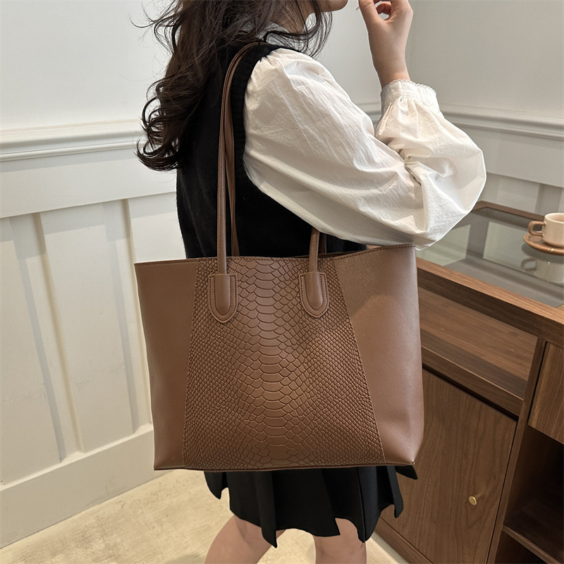 Bolso de viaje de temperamento simple para mujer 2025 Bolso de axilas de un solo hombro de gran capacidad de primavera Bolso de tote con estampado de cocodrilo