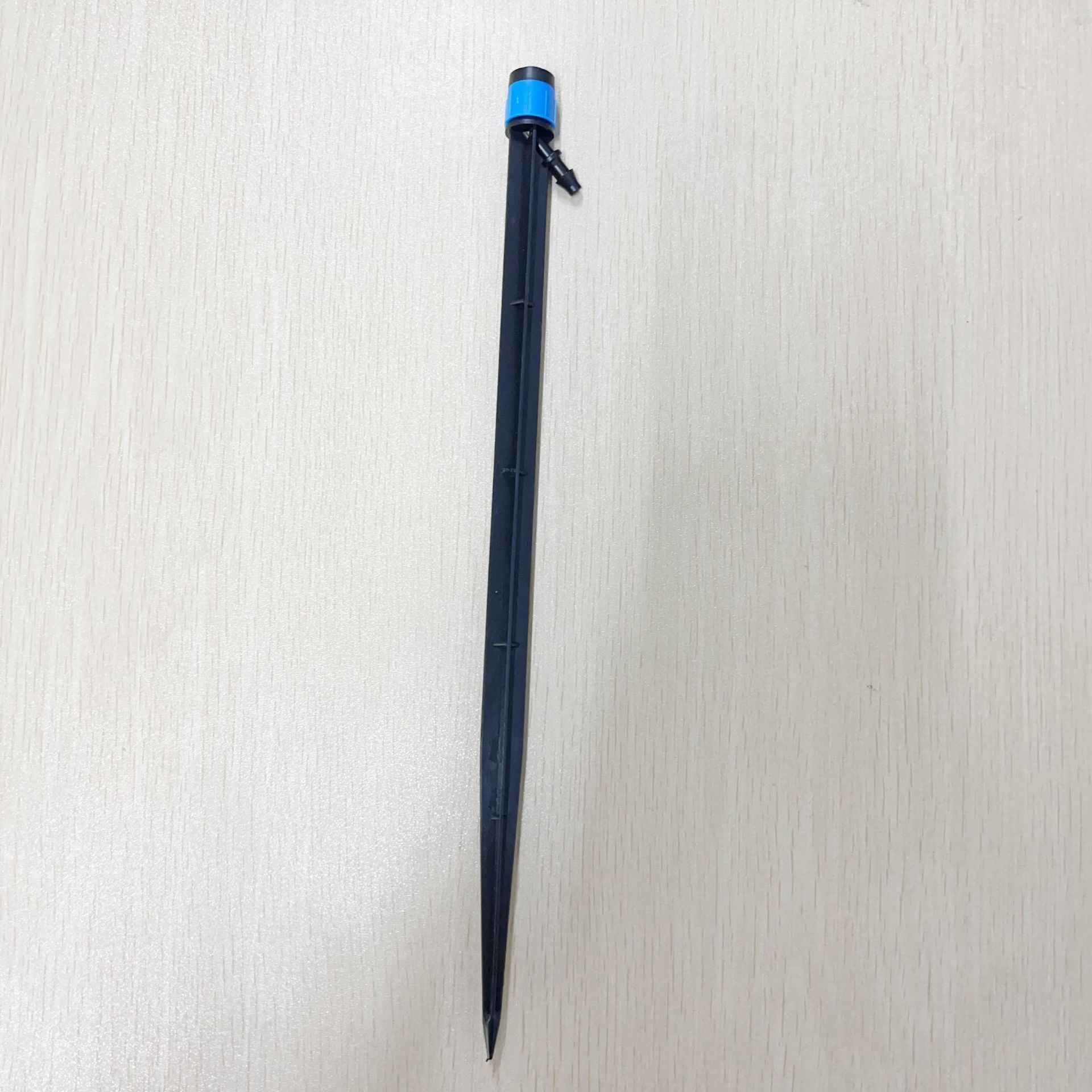 28 centímetros de sombrero azul redondo sprinkler enchufado para enviar doble gancho cabeza de hongo ajustable cerrar árboles frutales riego por micro goteo