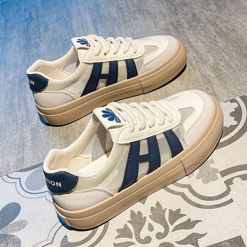 Pequeños zapatos blancos para mujeres 2025, nuevas zapatos de suela suave de moda, zapatos transpirables, zapatos de moda lujosos, zapatos de entrenamiento para mujeres