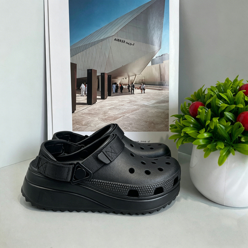 Classic cool striped perforated clogs with closed toe, thick sole, height-increasing sandals, beach shoes for men and women, trendy outdoor wear, wholesale Classic cool striped perforated clogs with closed toe, thick sole, height-increasing sandals, beach shoes for men and women, trendy outdoor wear, wholesale