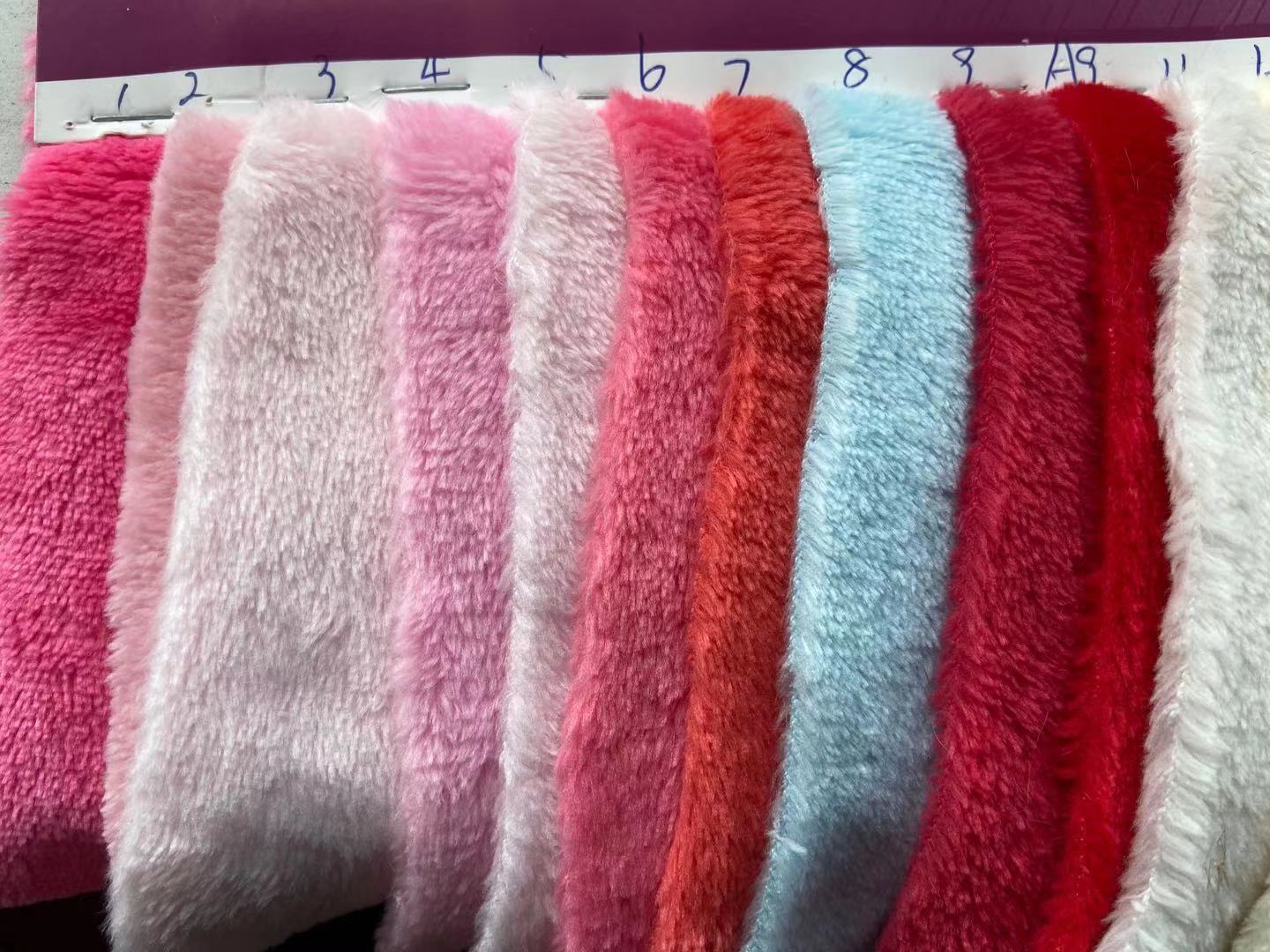 Tejido de poliéster de punto de doble cara de franela de lana de coral pijamas en casa manta ropa de tela textil para el hogar franela en stock
