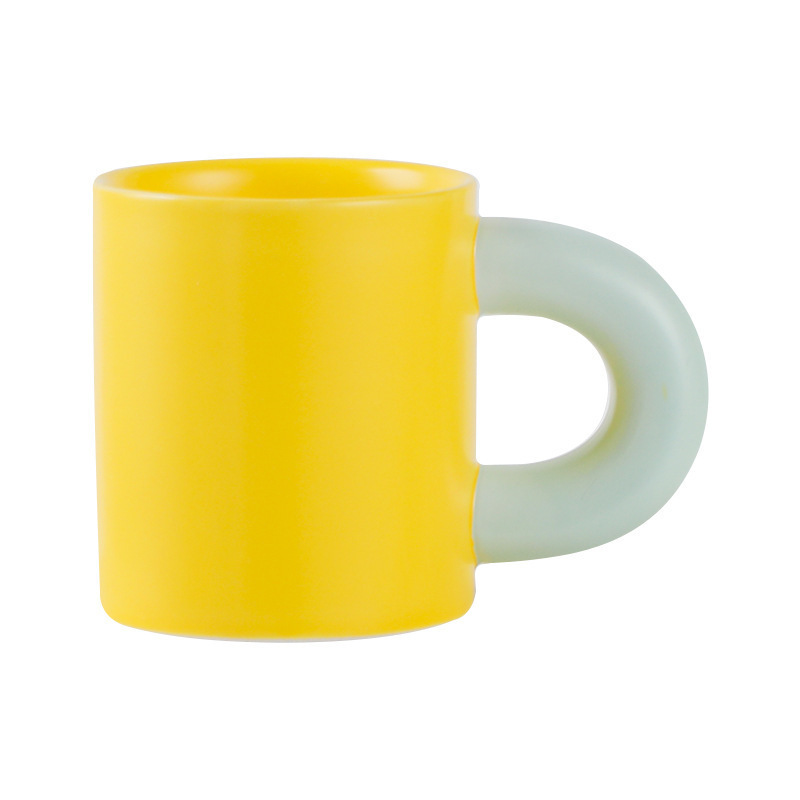 Tazas de agua de alto valor facial en tazas de regalo pequeñas tazas de café de cerámica frescas creativas para el hogar tazas simples al por mayor