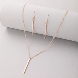 项链;戒指;耳环