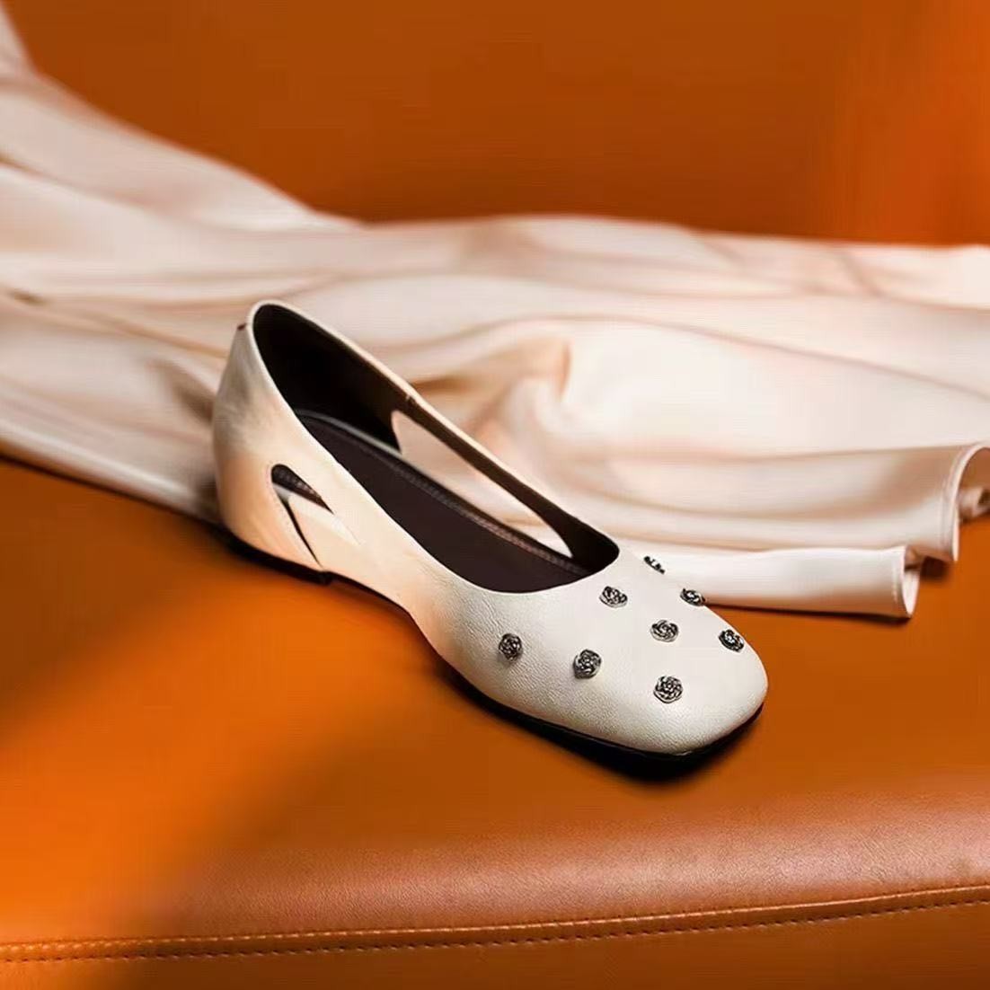 2026 verano nuevos zapatos de ballet simple suela plana de diamantes franceses zapatos de talón plano zapatos superficiales