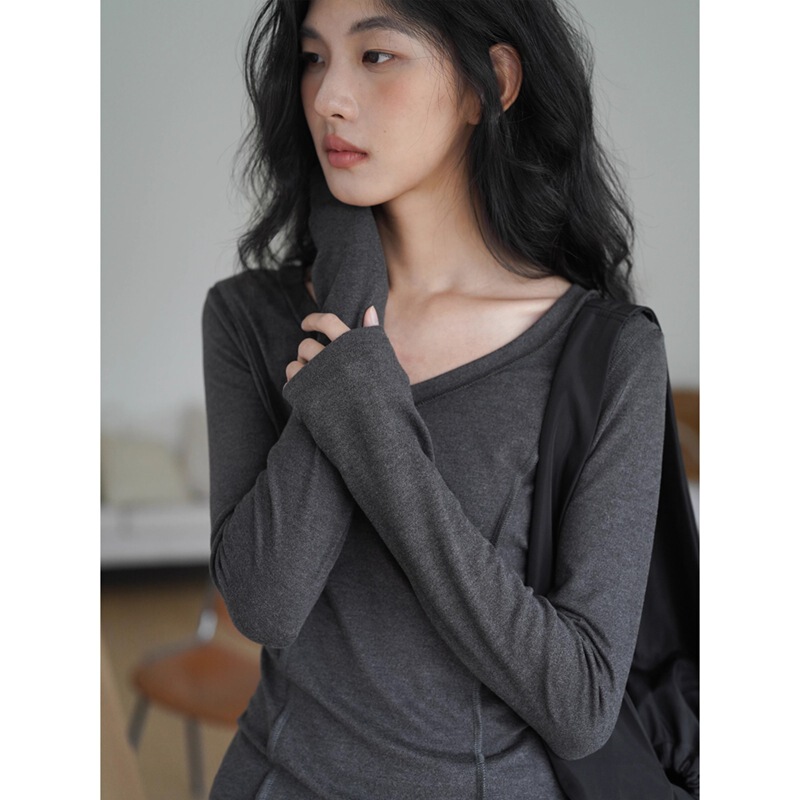 グレーのVネック、右肩長袖Tシャツ、女性用、秋の新作、スリムフィット、インナーウェア、デザイン性のあるニッチなフィッシュボーントップス|undefined